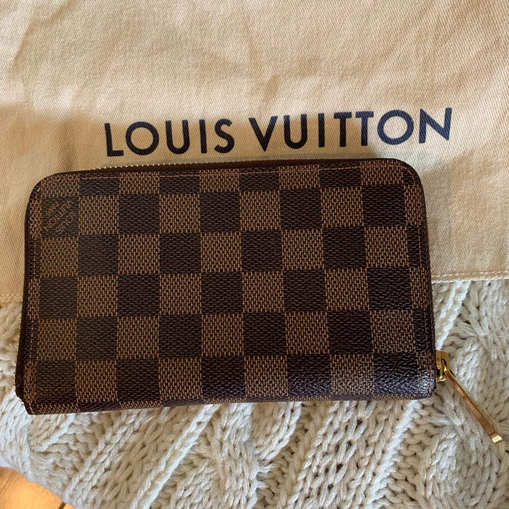 Louis Vuitton Brown Checkered Wallet with Gold Zipper # M12142 - Picture 2 of 16